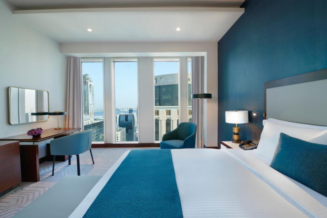Wyndham Grand Doha West Bay Beach Екстер'єр фото A guest room at the hotel