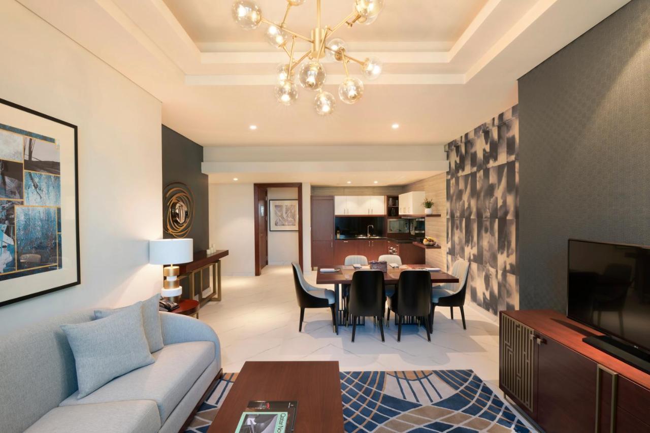 Wyndham Grand Doha West Bay Beach Екстер'єр фото A living room at the hotel