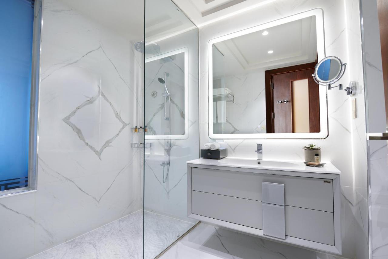 Wyndham Grand Doha West Bay Beach Екстер'єр фото Bathroom