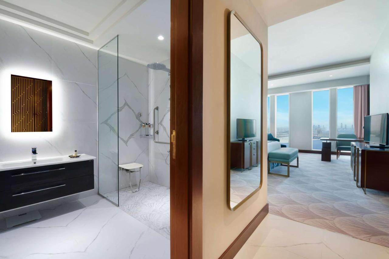 Wyndham Grand Doha West Bay Beach Екстер'єр фото A guest room at the hotel